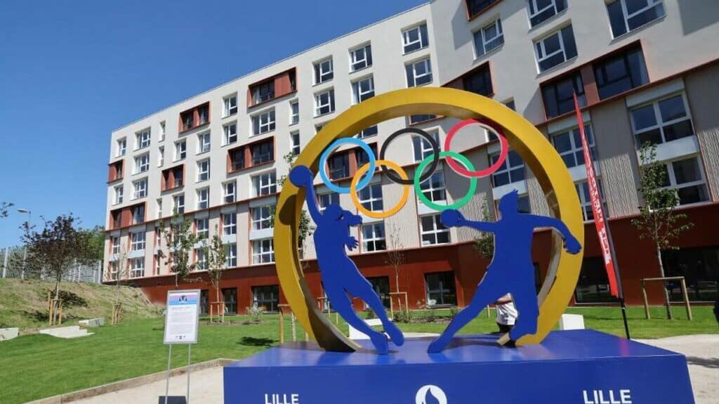 Lille inaugure son village olympique avec des lits XXL pour les JO de Paris 2024